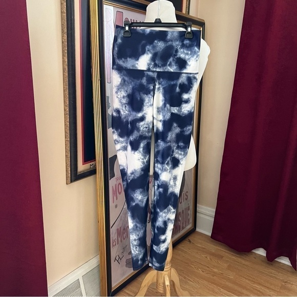 Old Navy: Navy Blue White Marble Tie Dye Go-Dry Active Leggings Size Small - Picture 10 of 10